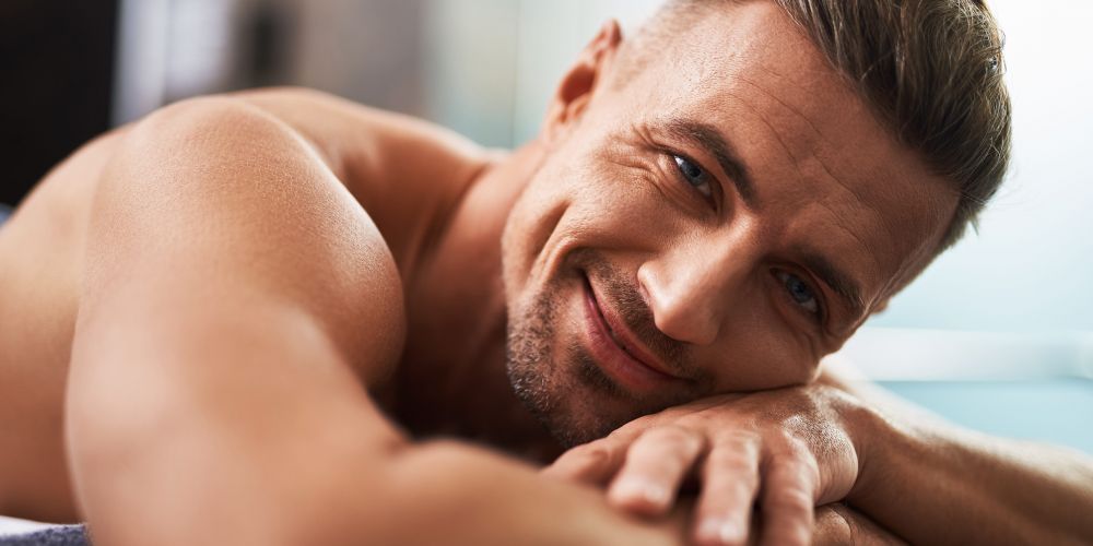 Full body relaxing and therapeutic massage for men in Nyon